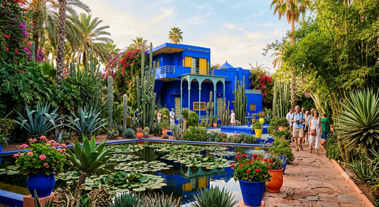 Illustration d'un itinéraire de voyage à Marrakech avec médina, jardins et incontournables